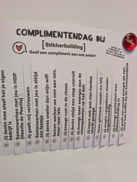 Bezig met het uitwerken van 'blijmakertjes'. 1 maart is het complimentendag. En wat is er leuker dan je collega's een compliment geven? Met zo'n afscheurstrook nog makkelijk ook. 
Medewerkers zijn ook klanten. Interne klanten. Dus geef ze ook aandacht. En blije medewerkers, blije klanten!
